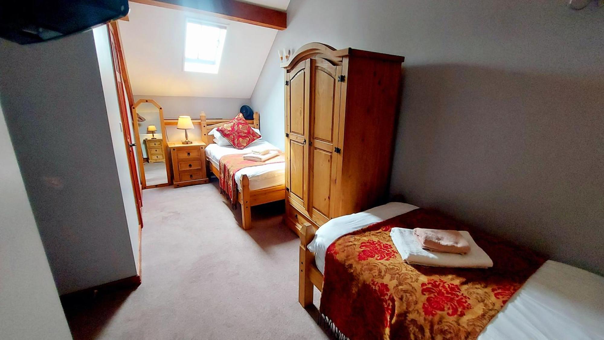 Dolgun Uchaf Historic And In Snowdonia 4*